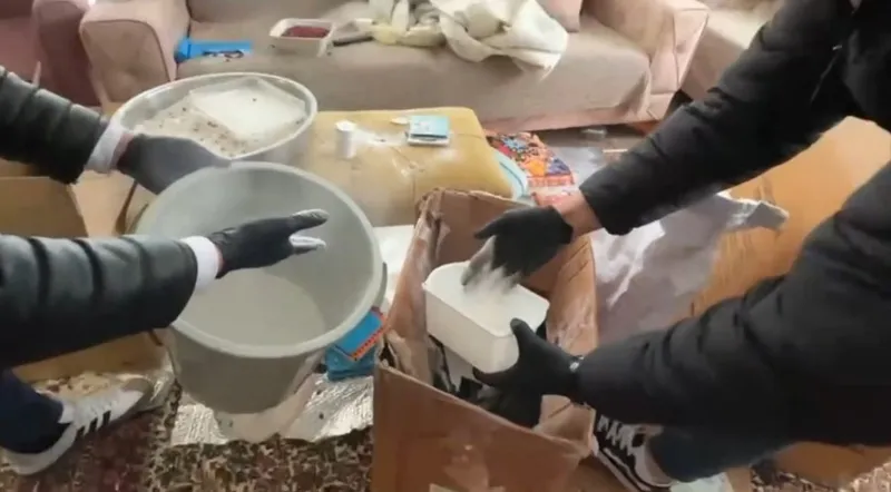 silivride-dev-uyusturucu-operasyonu-14-milyon-hap-ele-gecirildi-1773404547509.jpeg Silivri’de dev uyuşturucu operasyonu: 1,4 milyon hap ele geçirildi!-2