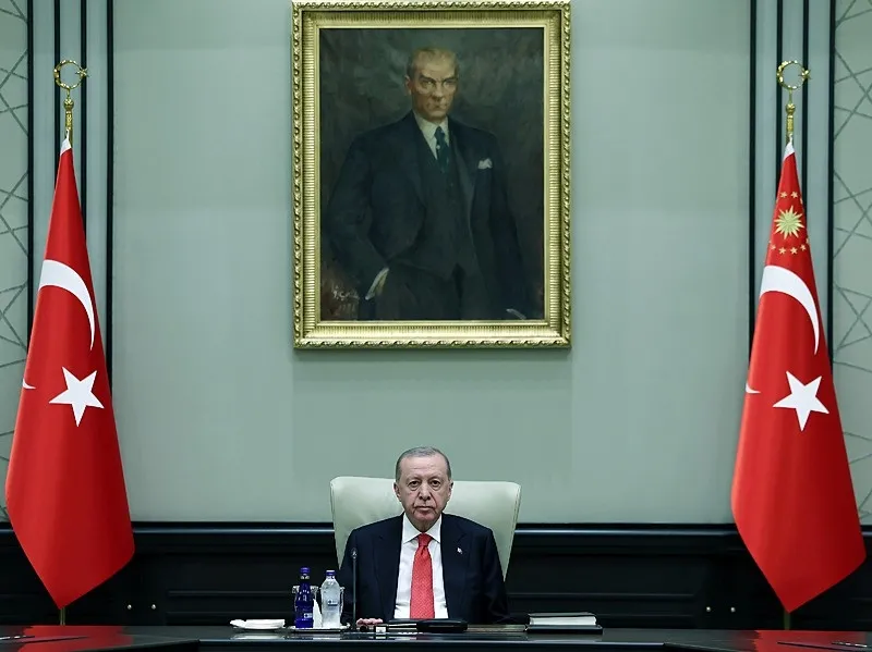 kabinenin-adresi-3-kez-ahlat-baskan-erdogan-dunyaya-seslenecek-1787492648413.jpeg Kabinenin adresi 3. kez Ahlat! Başkan Erdoğan dünyaya seslenecek-6
