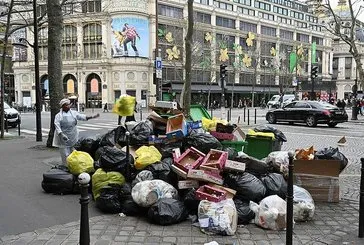 Fransa çöplük içinde