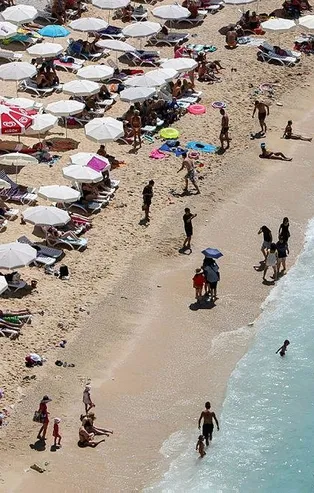 Turkuaz mavisi Kaputaş plajı 4 günde 25 bin ziyaretçi ağırladı