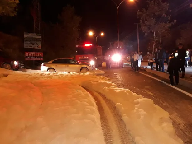 Mahallede gece yarısı kimyasal köpük paniği! Bir anda caddeyi sardı-2