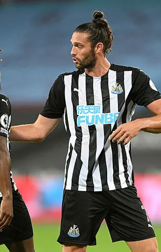 Trabzonspor'da forvet sürprizi! İngiliz golcüden heyecanlandıran beğeni