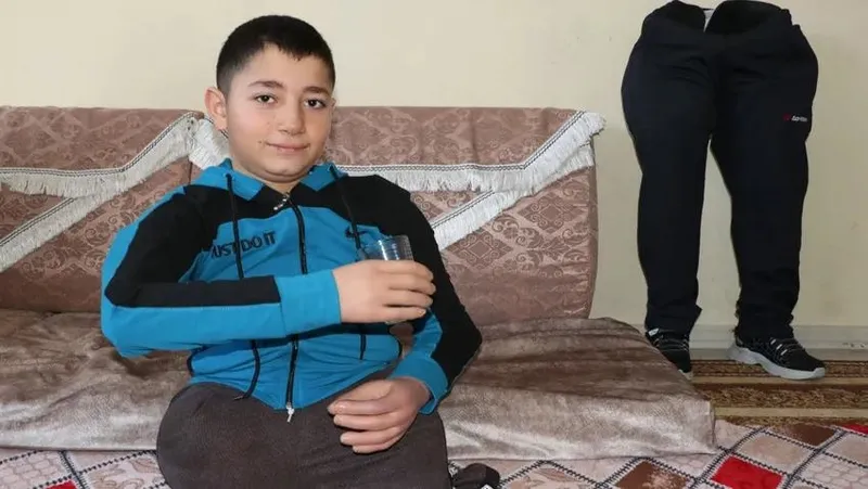 Van'da yaşayan 13 yaşındaki Nakşin kol ve bacak protezine kavuştu-2