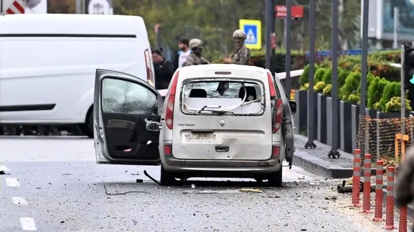 İçişleri Bakanlığı'na saldıran teröristler veteriner Mikail Bozlağan'ı şehit etmişti! Kayseri'de güvenlik güçlerini alarma geçiren olay! 4 terörist yaşlı kadının kapısına dayandı-3
