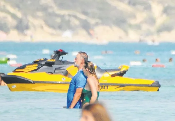 Ünlü şarkıcı Emrah 15 yıl sonra sahnede sevenleriyle bir araya geldi!-7