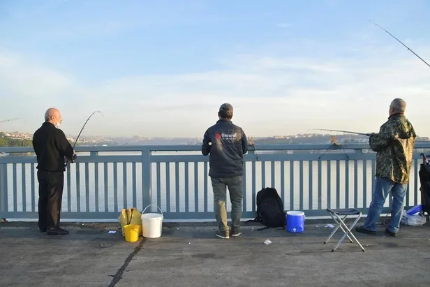 Hafta sonu kısıtlama olmayınca vatandaş soluğu Unkapanı Köprüsü'nde aldı!-2