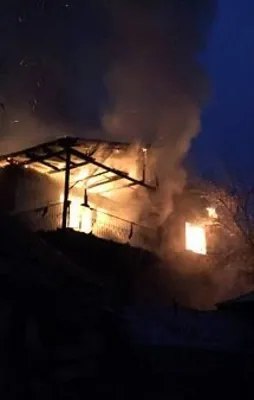 Aladağ'da 2 katlı binada yangın!