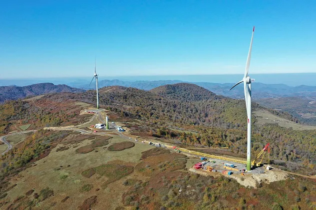 Türkiye'den enerjide bir hamle daha! Ordu'da Akkuş rüzgar enerji santrali çalışmaları hızla ilerliyor