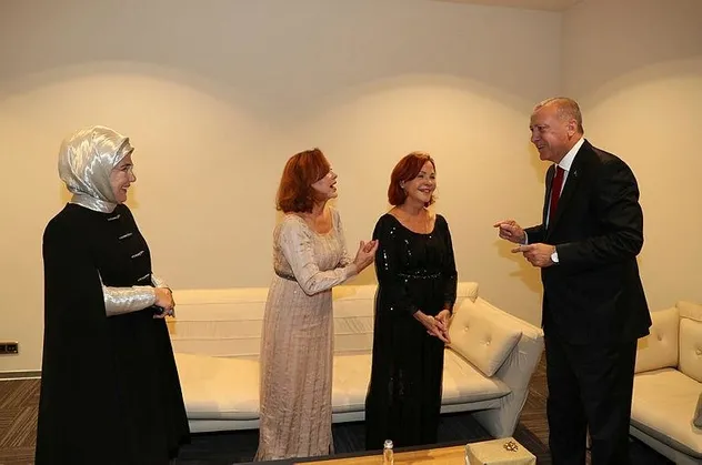 Başkan Erdoğan'ın iftar davetine katılan Süher ve Güher Pekinel kardeşlerden özel istek: Dolmabahçe konserini dünya izleyecek!
