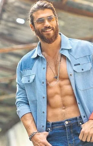 Kaslarıyla dikkat çeken Can Yaman sırrını açıkladı!