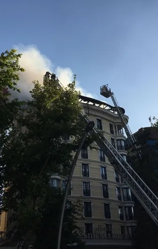 Ankara'da bir otelin çatı katında yangın