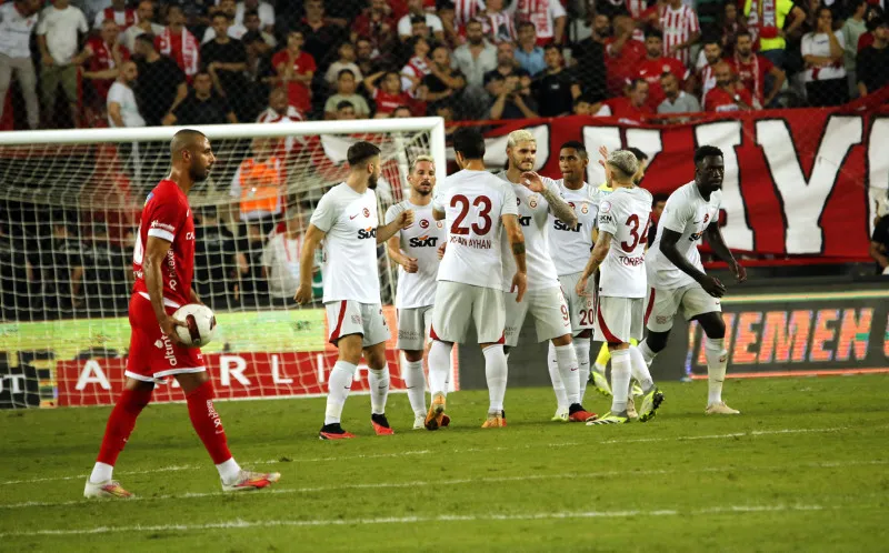 Galatasaray'dan Okan Buruk ve 3 futbolcuya dev zaman! 100 milyon TL... - 4