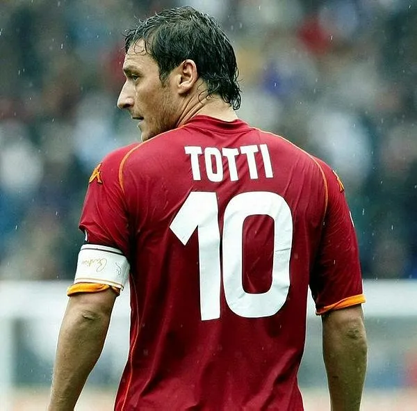romanin-efsanesi-francesco-tottinin-babasi-enzo-koronaviruse-yenik-dustu-1602519222538.jpeg Roma'nın efsanesi Francesco Totti'nin babası Enzo koronavirüse yenik düştü-2