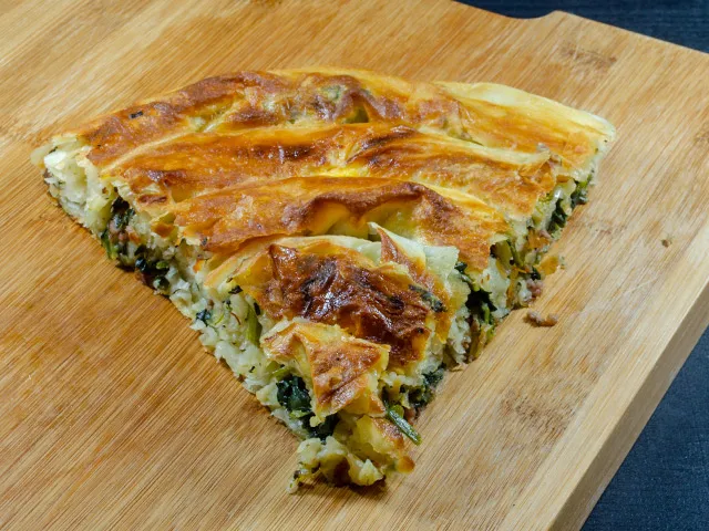 5-dakikada-ispanakli-borek-tarifi-zirvede-misafir-zile-basana-kadar-hazir-oluyor-1716555615900.jpg Misafir zile basana kadar hazır oluyor! 5 dakikada ıspanaklı börek tarifi zirvede!-2