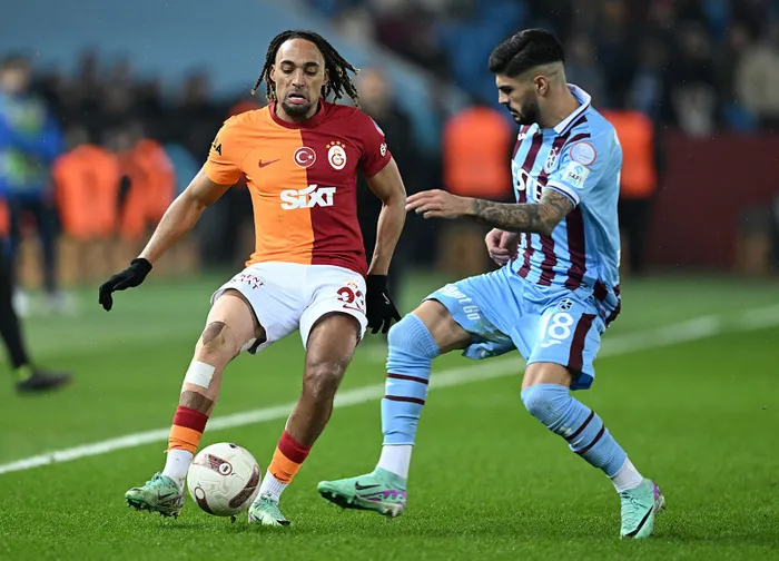 sacha-boey-neden-oynamiyor-gidiyor-mu-bayern-munihe-mi-transfer-oldu-galatasarayda-transfer-nasil-sekillenecek-1706259592027.jpg