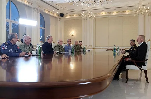 milli-savunma-bakani-hulusi-akar-azeri-mevkidasi-zakir-hasanov-ile-bir-araya-geldi-1670257393633.jpeg Milli Savunma Bakanı Hulusi Akar, Azeri mevkidaşı Zakir Hasanov ile bir araya geldi-6