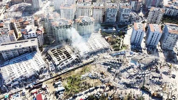 chpli-lutfu-savastan-ronesans-rezidansinin-mimarina-savunma-idealist-bir-insan-1676051840934.jpg CHP'li Lütfü Savaş'tan Rönesans rezidansının mimarına savunma: İdealist bir insan!-5