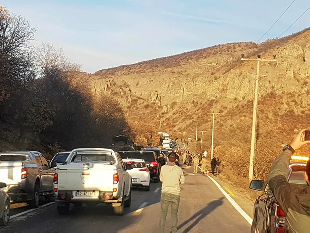 Tunceli'de operasyondan dönen askerleri taşıyan zırhlı araç devrildi-1