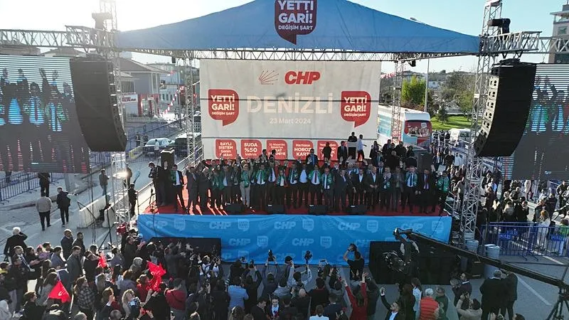 CHP lideri Özgür Özel şimdi de anonsçu oldu! Teşkilatı bile takmadı I Çileden çıktı: Hadi kardeşim sizi mi bekleyeceğiz-5