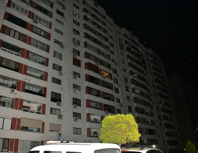 İzmir’de acı olay! Metrelerce yüksekten yere çakıldı