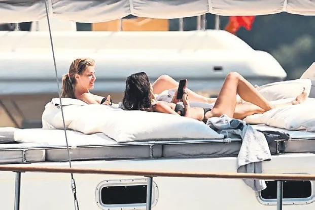 1780183667738.jpeg Sosyetenin bayram rotası belli oldu: Bodrum’dan Phuket’e ünlü simaların tatil tercihleri-4