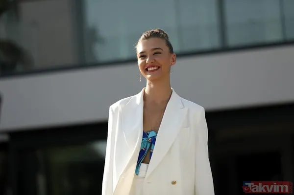 Melisa Döngel’den cüretkar paylaşımlar! Önce plajı podyuma çevirdi poz verdi sonra beyaz bikinisiyle dans etti sosyal medya sallandı - 18