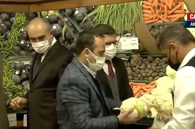 Etiket düşürmeyenler yandı! Ticaret Bakanlığı ekipleri marketlerde fahiş fiyat denetimine çıktı