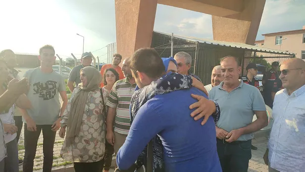 Kadir Şeker cezaevinden tahliye oldu! İşte annesine ilk sarıldığı anlar... | Kadir Şeker'in ilk sözleri ortaya çıktı-5