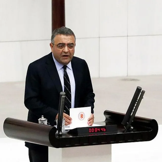 Öcalana özgürlük ve özerklik gibi bölücü vaatler sonrası CHP vites yükseltti! HDPKK komiseri SİHA Sezginden Kandil ile müzakere sözü