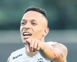 Betis Adriano için kapıyı çalacak
