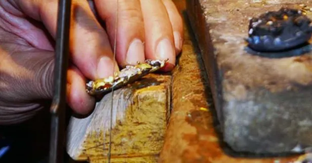 İçinde 22 ayar altın var! Sakın çöpe atayım demeyin hurdacılar böyle zengin oluyor