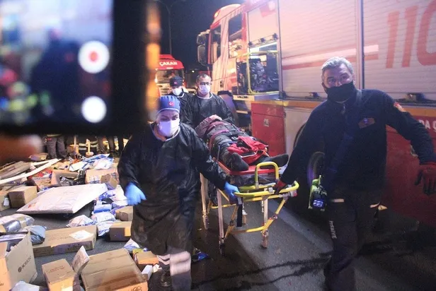 Son dakika: Kocaeli'de feci kaza! İki kargo kamyonu çarpıştı: 1 yaralı-2