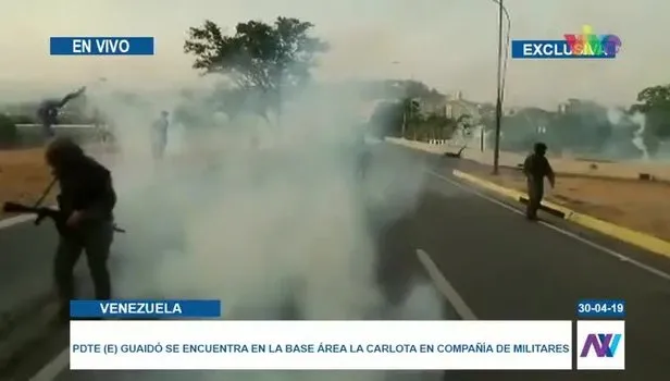 Son dakika... Venezuela'da darbe girişimi: Darbeci Guaido ve Maduro taraftarları arasında çatışma