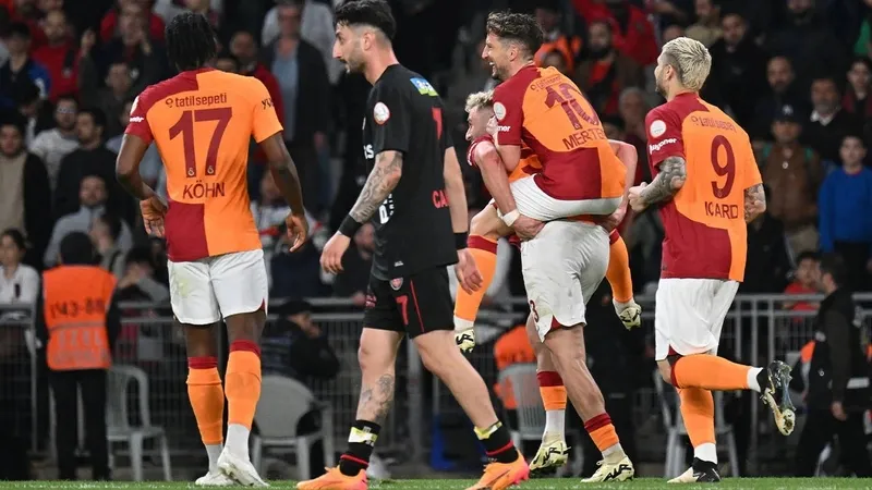 galatasarayin-yildizi-icin-milyonlarca-euroyu-gozden-cikarip-istanbula-geliyorlar-super-ligi-sallayan-transfer-1715869334964.jpeg Galatasaray'ın yıldızı için milyonlarca euroyu gözden çıkarıp İstanbul'a geliyorlar... Süper Lig'i sallayan transfer gelişmesi-1