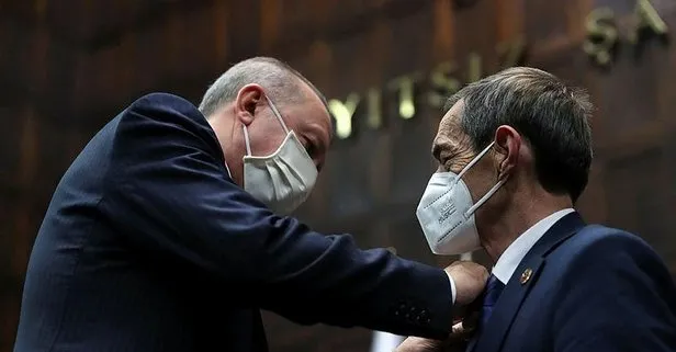 CHP'den ayrılıp AK Parti'ye geçti! Rozetini Erdoğan taktı