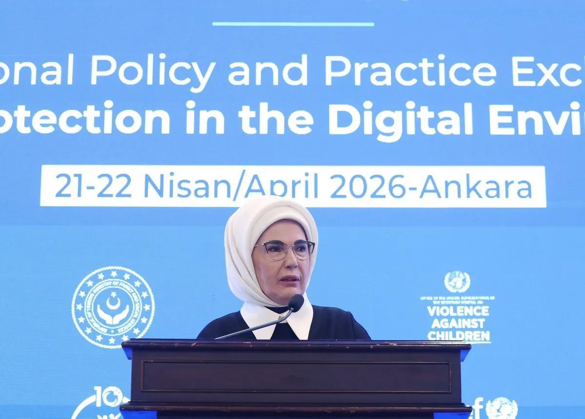 emine-erdogandan-teknoloji-devlerine-hesap-verebilirlik-cagrisi-1776787554996.jpeg Emine Erdoğan’dan teknoloji devlerine hesap verebilirlik çağrısı-4