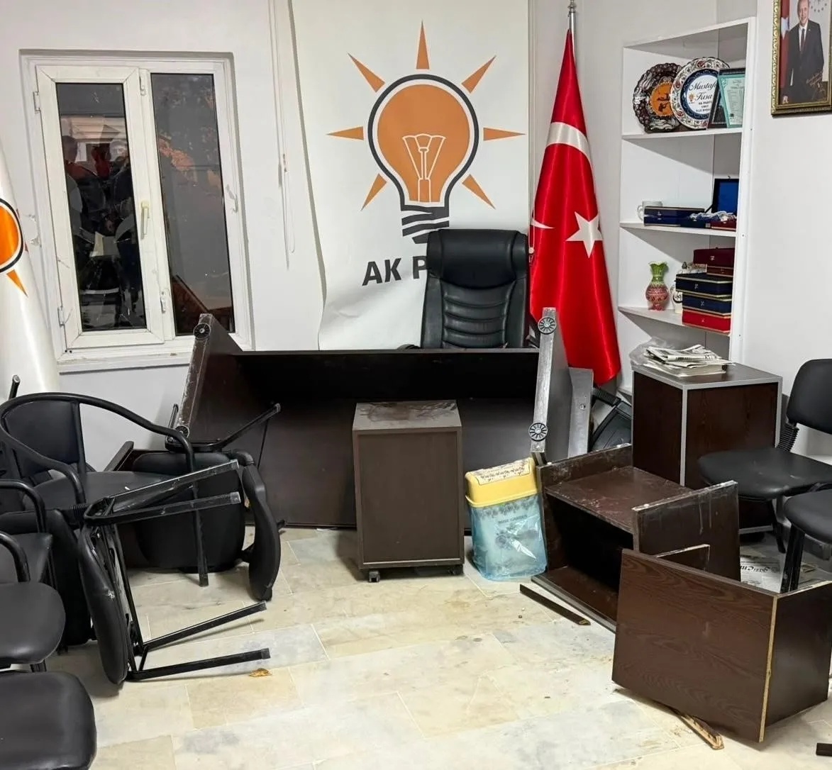 Kütahya'da AK Parti Emet İlçe Başkanlığına gece saldırısı: Şüpheli polis ekiplerince yakalandı-2