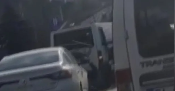 Trafikte sopalı kavga! Yol verme tartışması sonrası dehşet anları