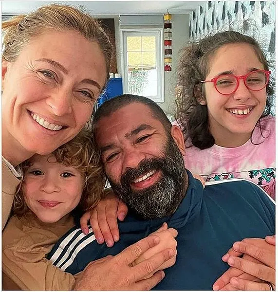 sen-sakrak-evlilik-bitti-1689016422615.jpeg 8 yıllık evlilik 15 dakikada bitti! Ceyda Düvenci ve Bülent Şakrak boşandı-2