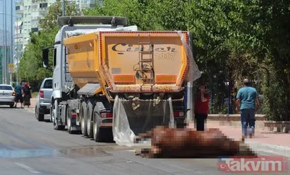 Antalya’da şok görüntü! TIR’dan caddeye döküldü...