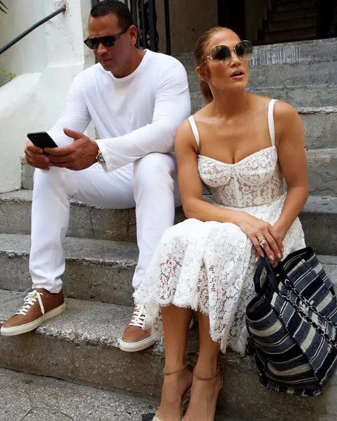 Jennifer Lopez'in bu fotoğrafı sosyal medyayı ikiye böldü-2