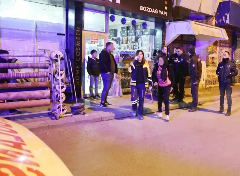 Aksaray'da yolda yürüyen kadına bıçaklı saldırı-2