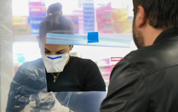 Eczanede koronavirüs önlemi! Maske ve eldiven yetmeyince bunu yaptılar!-5