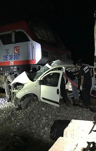 Uşak'ta hemzemin geçitte facia! 2 ölü