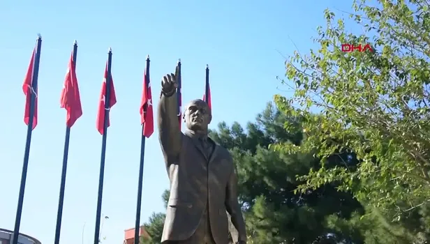 Atatürk'e benzemeyen heykel yenilendi