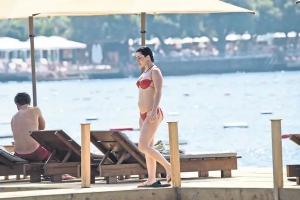 dogum-gunu-surprizi-unlu-abdli-sarkici-dante-thomas-arkadasi-icin-sahne-aldi-1688845928930.jpeg Doğum günü sürprizi! Ünlü ABD’li şarkıcı Dante Thomas arkadaşı Muhammed Gömük için sahne aldı-9