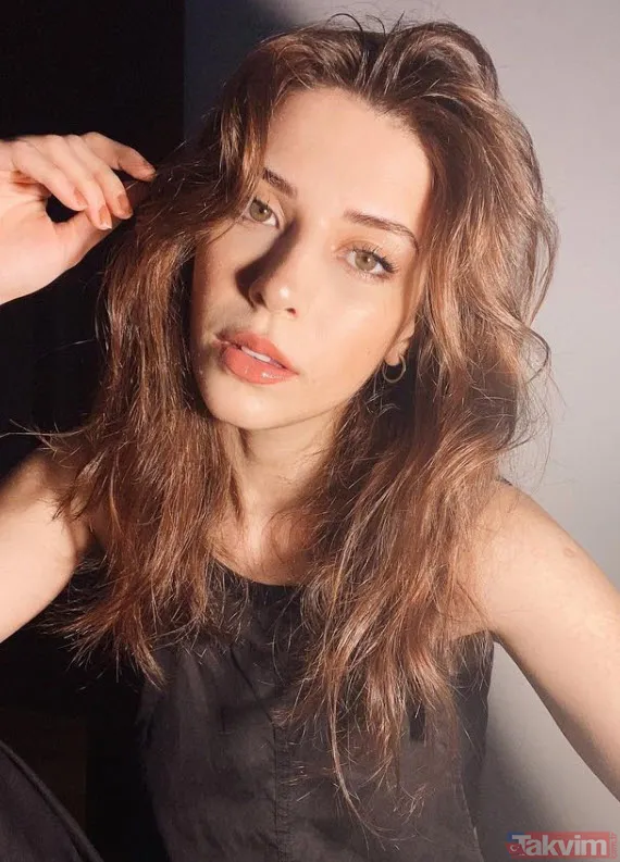 Aşk dedikoduları boşa çıkmadı! Galatasaraylı Lucas Torreira ve Devrim Özkan'dan sarmaş dolaş poz! Sevgili oldukları iddia ediliyordu - 20