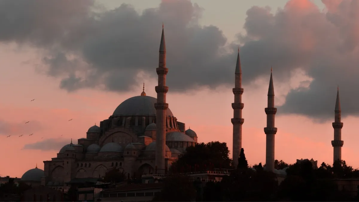 Kadir Gecesi 2026 Türkiye’de 16 Mart Pazartesi gecesi idrak edilecek; Diyanet takviminde 'kandil' listesinde yer almıyor