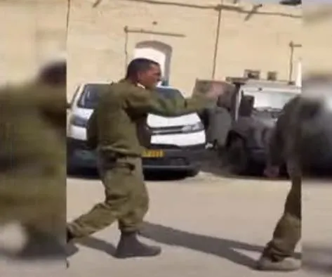 1697966994823.jpeg Netanyahu askeri üs ziyaretinde İsrail askeri tarafından protesto edildi: Senin yüzünden 3 arkadaşım öldü-7
