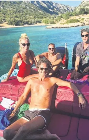 Derin Mermerci'nin pozunda gözler Murat Aslan’ı aradı!